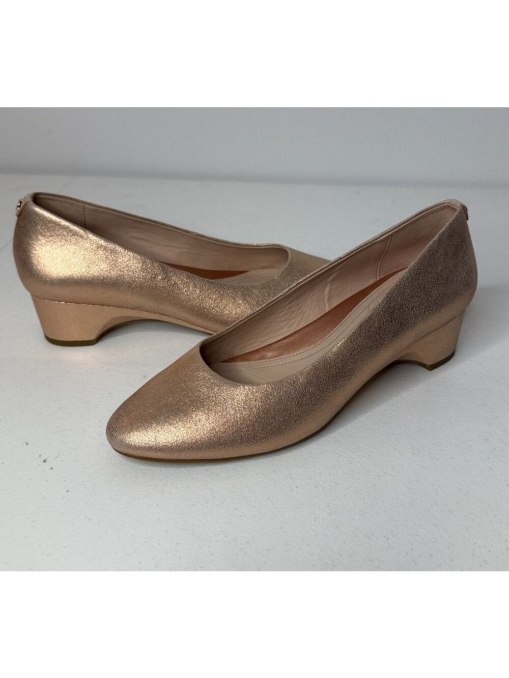 Taryn Rose Metallic Rose Gold Leather Pumps 9B Low Heel Quiet Luxury Classic